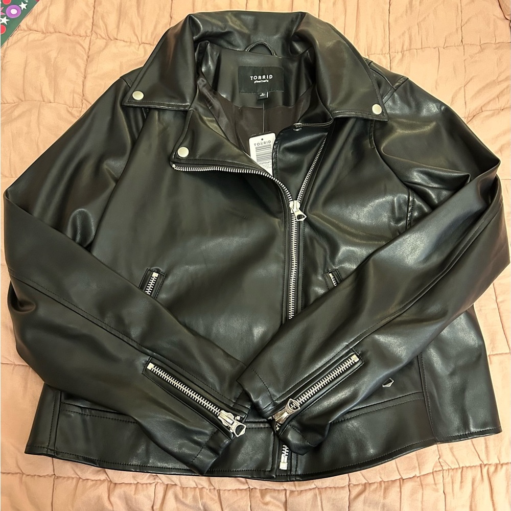 NWT Torrid Black Faux Leather Asymmetrical Jacket - Picture 4 of 5
